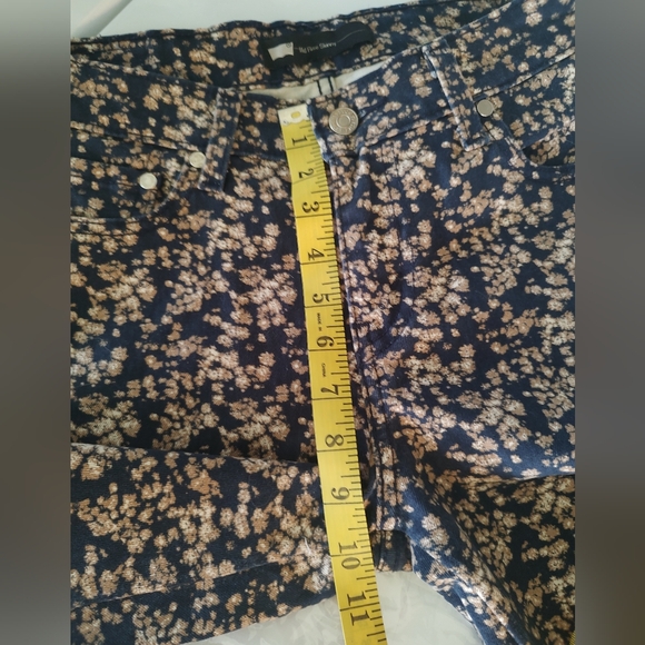 Levi's flower print skinny jeans. New. Size 6. - Picture 15 of 16